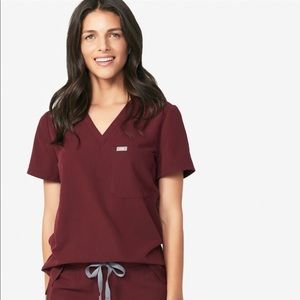 FIGS Catarina one-pocket scrub top in Burgundy NWT